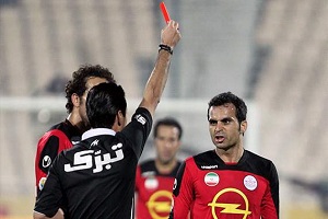 کاپیتان رفت و پرسپولیس باز هم ده نفره شد+زندگی نامه،فیلم و عکس