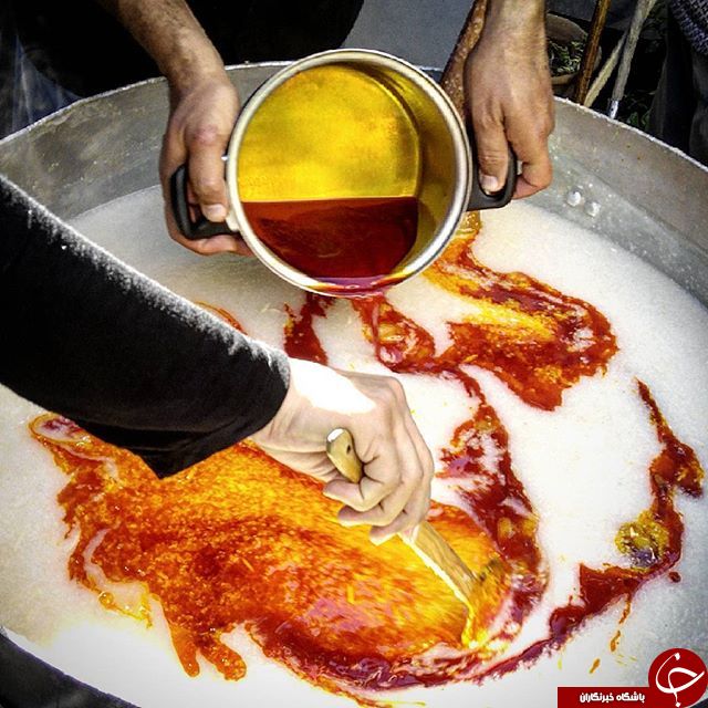 هیچ کس نذری را از دست نمیدهد.سفره مولا همه جا گسترده+تصاویر