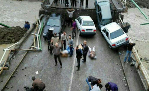 16 مصدوم در ریزش پل + تصاویر