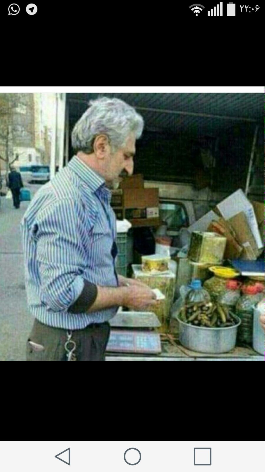 خیارشور فروشی شبیه خواننده لس آنجلسی + عکس