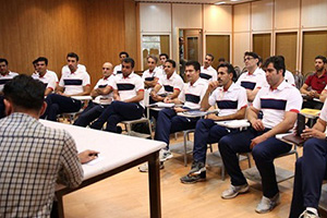 سرمربی تیم ملی هلند به مشهد می‌رود