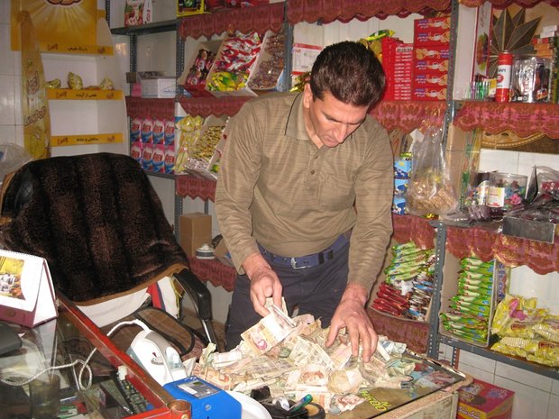 مردی که اسکانس&zwnj;های کهنه را نونوار می&zwnj;کند