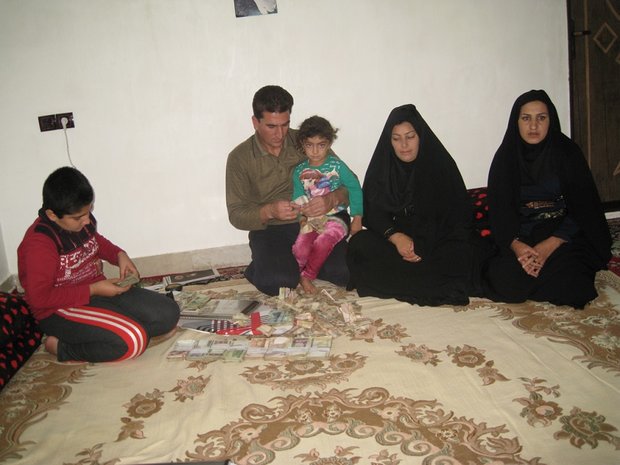 مردی که اسکانس&zwnj;های کهنه را نونوار می&zwnj;کند