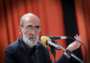شریعتمداری: "مرگ بر آمریکا" عقربه قطب‌نمای نشان دادن دشمن است