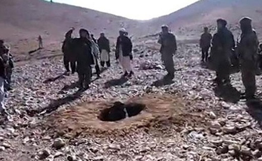 یک دختر توسط طالبان سنگسار شد + عکس