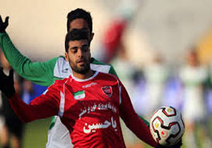 داور دقیقه 24 سر پرسپولیس را برید