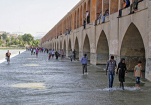 آب زاینده‌رود به ناژوان رسید