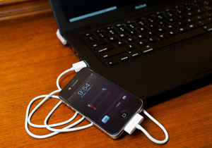 آیا شارژ کردن موبایل با USB کامپیوتر باعث خرابی باتری می‌شود؟