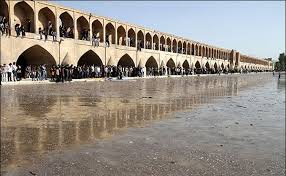 نبض حیات شهر در گرو جریان زاینده رود
