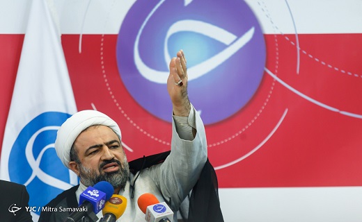 زیباکلام: آمریکاستیزی جزء اهداف انقلاب نبوده است/ رسایی: روحانی هم به اندازه زیباکلام از برجام حمایت نکرد