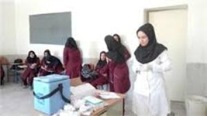 واکسینه شدن دانش آموزان و مربیان مدارس زنجان بر ضد آنفولانزا