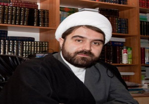بازدید نوه امام خمینی (ره) از نمایشگاه مطبوعات