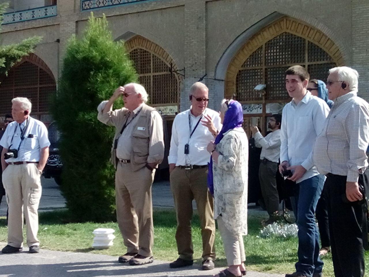 حضور گردشگران خارجی در میدان امام اصفهان+ تصاویر