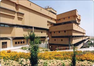غرفه نمایشگاهی سازمان اسناد و کتابخانه ملی؛ پاسخگوی سوالات روزنامه‌نگاران