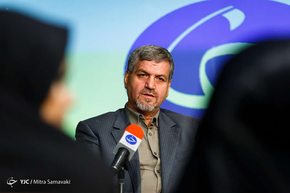 احمدی&zwnj;نژاد به من گفت چپ و راست این مملکت الاف هستند!/ قبول ندارم که دولت روحانی اصلاح&zwnj;طلب باشد/ دوست دارم با حسین شریعتمداری مناظره داشته باشم