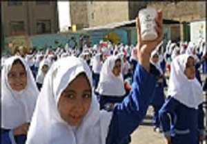توزیع رایگان شیر در مدارس قزوین