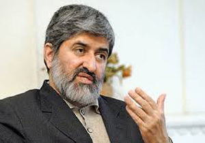 علی مطهری به نمایشگاه مطبوعات آمد