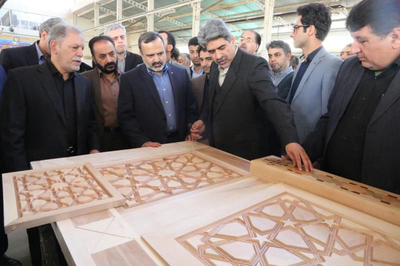 رونمایی از درب ها و پنجره های صحن مطهر حضرت زهرا در حرم امیرالمومنین(ع) +تصاویر