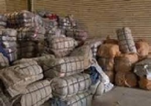 کشف 363 ثوب البسه قاچاق در بوئین زهرا