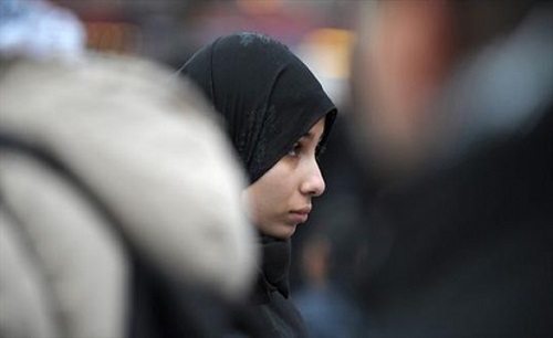 باشگاه خبرنگاران جوان بررسی میکند