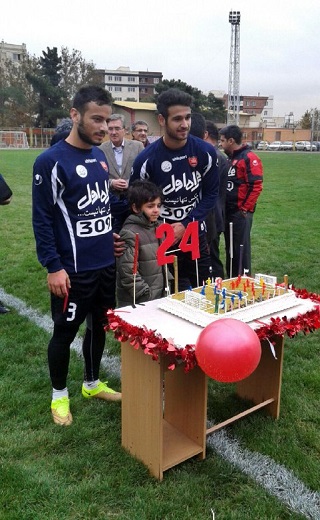 گزارش تولد هانی نوروزی در تمرین پرسپولیس+ عکس