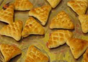 پخت بیش از یک تن کلوچه محلی سیستان برای پذیرایی از زائرین اربعین امام حسین (ع)