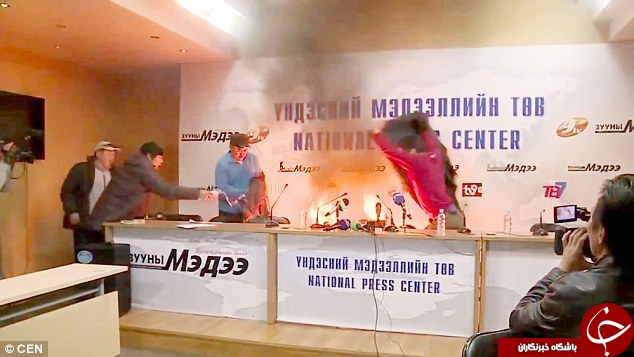 خودسوزی رئیس اتحادیه معدنی + تصاویر (+18)