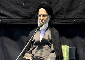 دنياي استکبار تلاش مي‌کند بی اعتقادی را بين مردم ترويج دهد