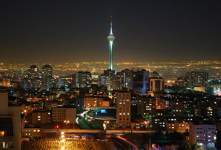 سایه مترسکهای ترسناک آهنی بر سر تهران/ آیا ساختمانهای دولتی برای مردم خطرناک هستند؟ سایه مترسکهای ترسناک آهنی بر سر تهران/ آیا ساختمانهای دولتی برای مردم خطرناک هستند؟