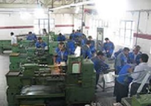 توزیع تجهیزات کارگاهی و اداری در هنرستان های استان