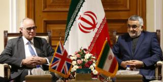 انتقاد از عدم صدور روادید برای اتباع ایرانی علی&zwnj;رغم بازگشایی سفارت انگلیس در تهران