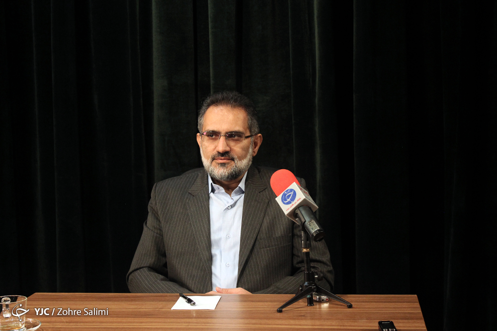 با جدایی اصولگرایان دیگران بهره می&zwnj;برند/اگر بخواهیم در سیاست خارجی از موضع ضعف برخورد کنیم نتیجه&zwnj;ای حاصل نخواهد شد/ جبهه یکتا هنوز به جمع بندی فعالیت سیاسی نرسیده است/ احمدی نژاد در تصمیم گیری مردم در انتخابات تاثیرگذار است/ مردم به احمدی نژاد علاقه دارند/ سکوت احمدی&zwnj;نژاد به نفع مصلحت کشور است/ در زمان انتخابات خیلی از مسائل باید به مردم گفته شود/ دولت فعلی سیاه&zwnj;نمایی&zwnj;ها و اتهام&zwnj;هایی را به دولت نهم و دهم وارد کرده است/ وزرای سابق در زمان انتخابات باید واقعیت&zwnj;ها را برای مردم مطرح کنند/ احمدی&zwnj;نژاد در جریان انتخابات باید به صمیمیت هر چه بیشتر کمک کند/ حضور احمدی&zwnj;نژاد در انتخابات بحث&zwnj;های اختلافی را مطرح می&zwnj;کند/ جذب اصولگرایان به سمت احمدی&zwnj;نژاد منتفی است/ اصلاح&zwnj;طلبان فکر می&zwnj;کنند دولت در موضوع برجام فتح&zwnj;الفتوحی انجام داده است/