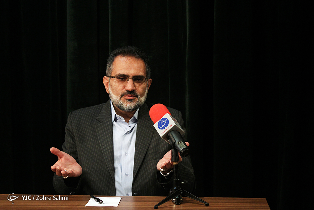 با جدایی اصولگرایان دیگران بهره می&zwnj;برند/اگر بخواهیم در سیاست خارجی از موضع ضعف برخورد کنیم نتیجه&zwnj;ای حاصل نخواهد شد/ جبهه یکتا هنوز به جمع بندی فعالیت سیاسی نرسیده است/ احمدی نژاد در تصمیم گیری مردم در انتخابات تاثیرگذار است/ مردم به احمدی نژاد علاقه دارند/ سکوت احمدی&zwnj;نژاد به نفع مصلحت کشور است/ در زمان انتخابات خیلی از مسائل باید به مردم گفته شود/ دولت فعلی سیاه&zwnj;نمایی&zwnj;ها و اتهام&zwnj;هایی را به دولت نهم و دهم وارد کرده است/ وزرای سابق در زمان انتخابات باید واقعیت&zwnj;ها را برای مردم مطرح کنند/ احمدی&zwnj;نژاد در جریان انتخابات باید به صمیمیت هر چه بیشتر کمک کند/ حضور احمدی&zwnj;نژاد در انتخابات بحث&zwnj;های اختلافی را مطرح می&zwnj;کند/ جذب اصولگرایان به سمت احمدی&zwnj;نژاد منتفی است/ اصلاح&zwnj;طلبان فکر می&zwnj;کنند دولت در موضوع برجام فتح&zwnj;الفتوحی انجام داده است/