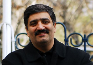 زنگ آیین افتتاح نمایش «اصول تعمیرات تلویزیون سیاه و سفید» را می‌زند