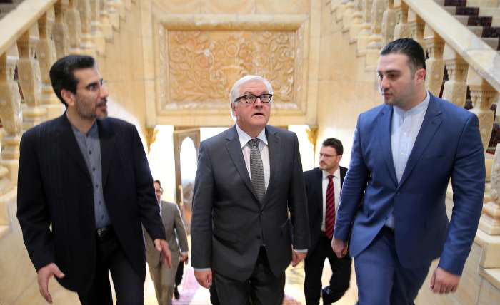 بگو سیب، میخوام عکس بندازم!/ از ماچ ماچ دست تا آتش زدن وزیر!