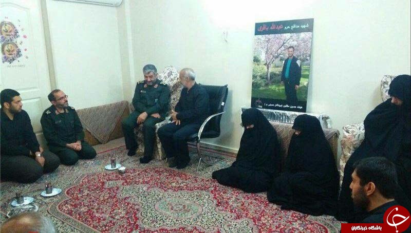 حضور فرمانده کل سپاه در منزل شهید مدافع حرم + تصویر