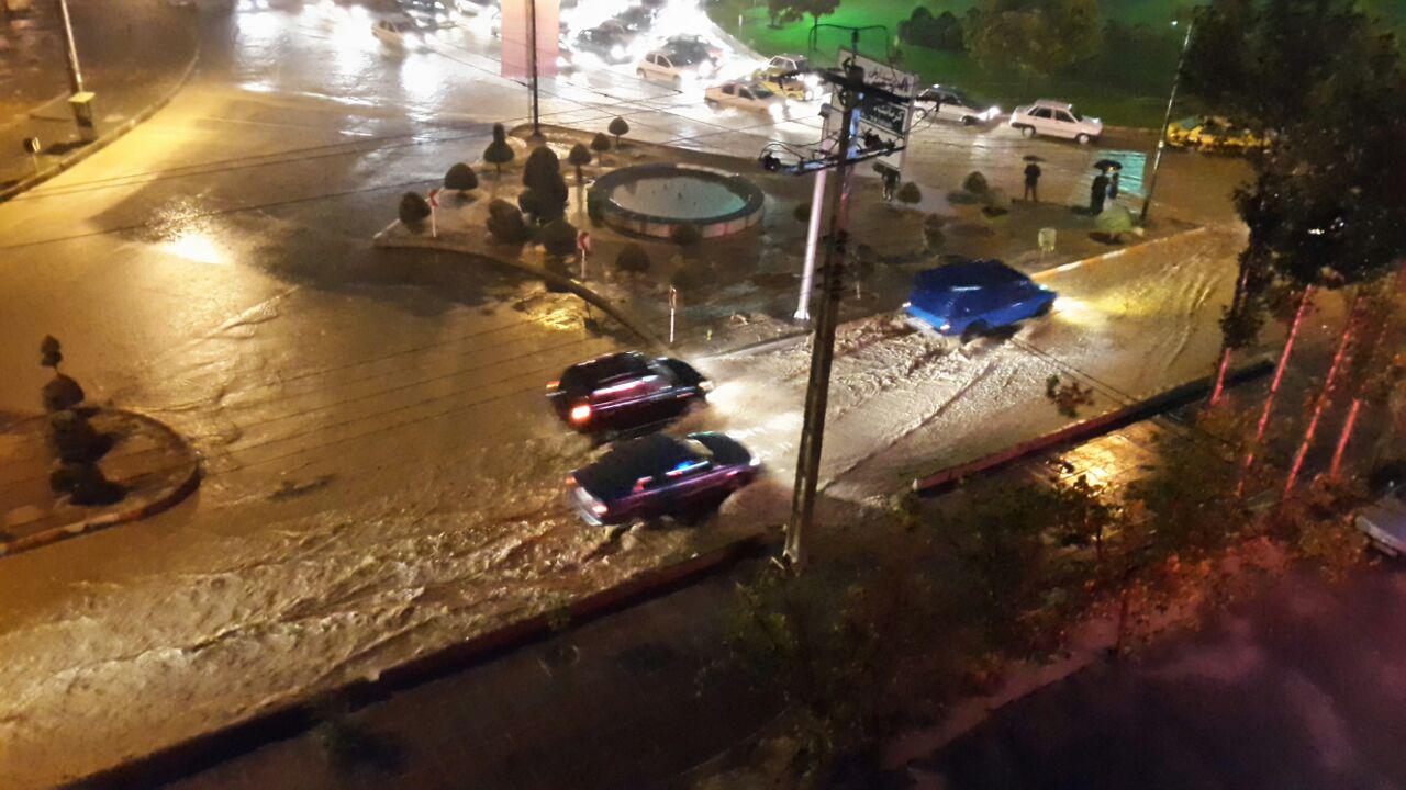 آبگرفتگی شدید معابر و کندی تردد در محورهای مواصلاتی کردستان + تصاویر