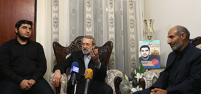 لاریجانی: هیچ جایگاهی به اندازه خانواده شهدا در پیشبرد اسلام نقش&zwnj;آفرین نیست