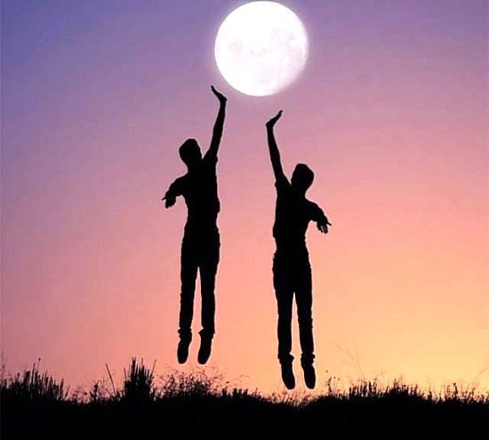 وقتی ماه بازیچه انسان می شود + 19 عکس
