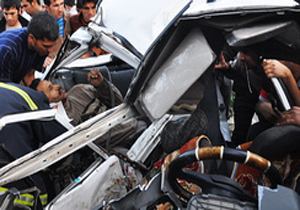 برخورد کامیون با پژو در محور گچساران 3 کشته و 2 مجروح به جا گذاشت