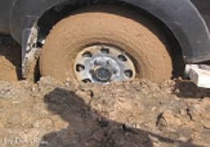 گیر افتاندن خودرو در زیر گذر