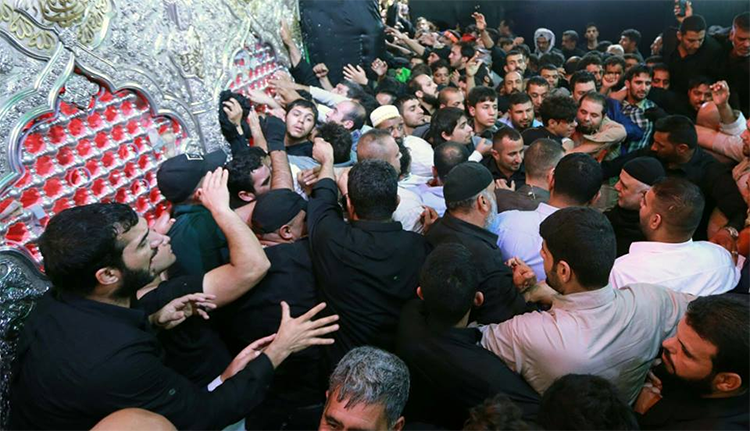 حضور نخست وزیر عراق در میان زائران حسینی+ تصاویر