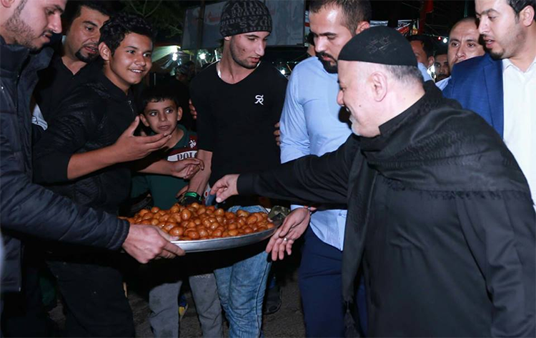 حضور نخست وزیر عراق در میان زائران حسینی+ تصاویر