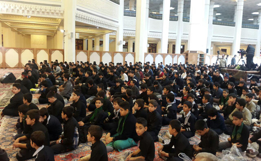 تجمع و عزاداری دانش آموز شیرازی در حرم مطهر شاهچراغ+تصاویر