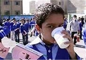 توزیع شیر رایگان در مدارس اردبیل