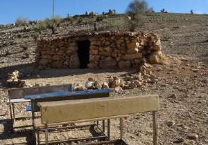 مدرسه سنگی و سوز سرما در روستای 'توگبری' چرام