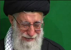 اشک&zwnj;های رهبر معظم انقلاب در اربعین حسینی + فیلم