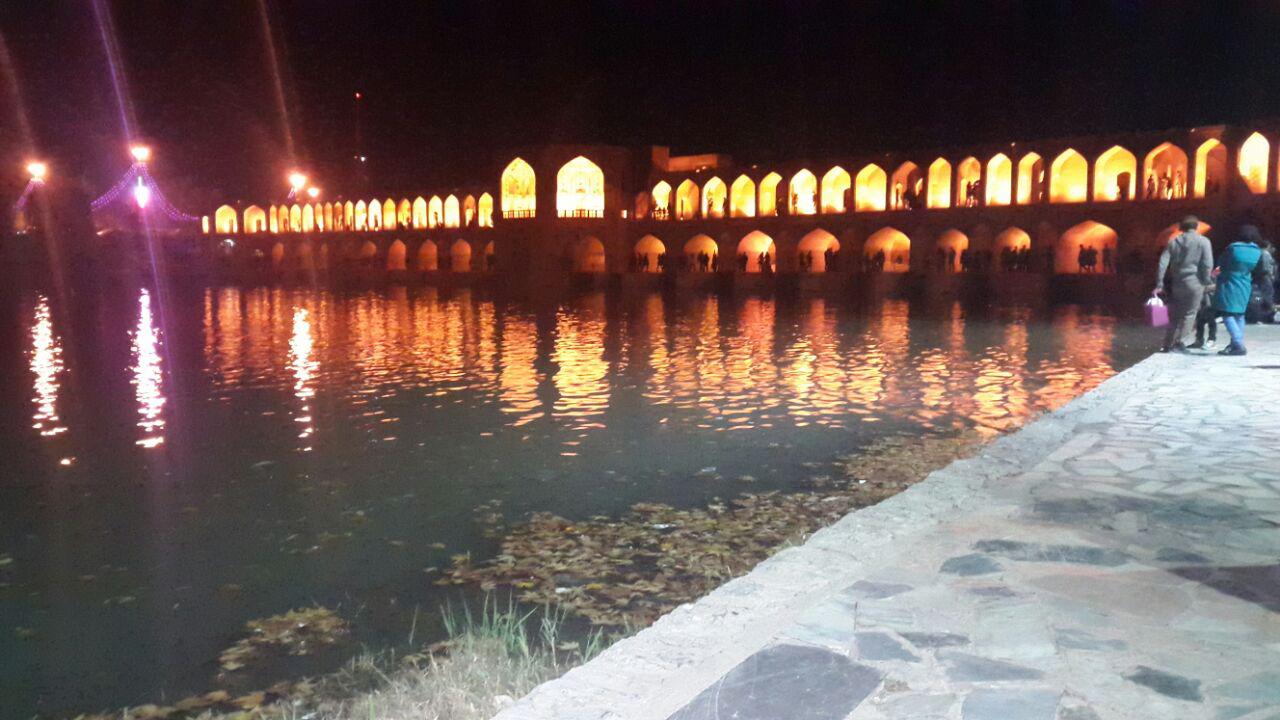 شب های زیبای زاینده رود  و پل خواجو + تصاویر