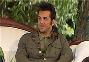 مجری «فارسی وان» اگر راست می‌گوید بیاید در ایران از خودش دفاع کند