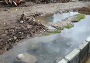 ترکیدگی لوله و هدررفت آب در روستای قلندر + فیلم